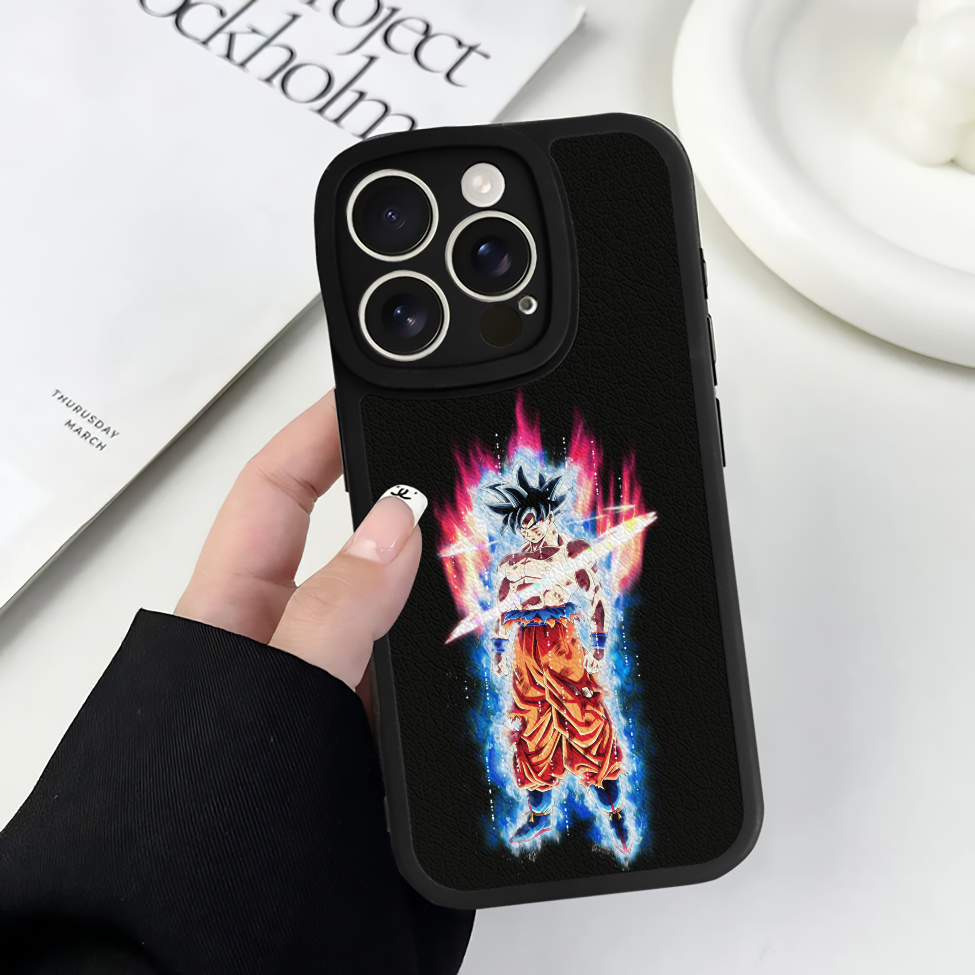 （画像用） ドラゴンボール 孫悟空（そん ごくう）Son Goku カカロット DRAGON BALL Kakarotto 【iPhone 16シリーズ対応】シリコンスマホケース（レザー調） 材質：シリコン